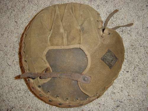 Early 1900's Spalding Crescent Catchers Mitt Back